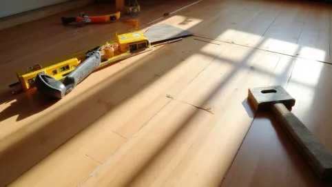 Jak położyć panele na parkiet