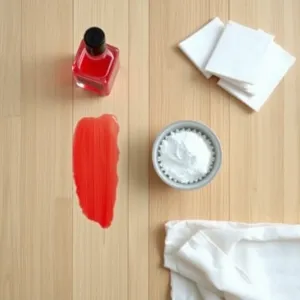 Jak usunąć lakier do paznokci z paneli