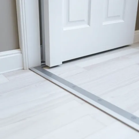 Jak zakończyć panele przy drzwiach