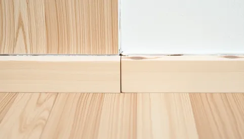 Jaka przerwa między panelami a ścianą