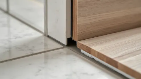 Jakie listwy do łączenia paneli z płytkami