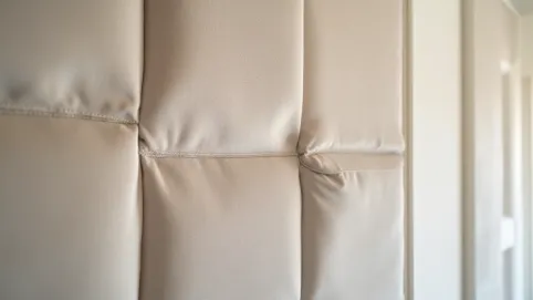 Montaż Paneli Tapicerowanych Na Ścianie