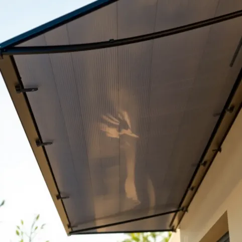 Zadaszenie z paneli fotowoltaicznych